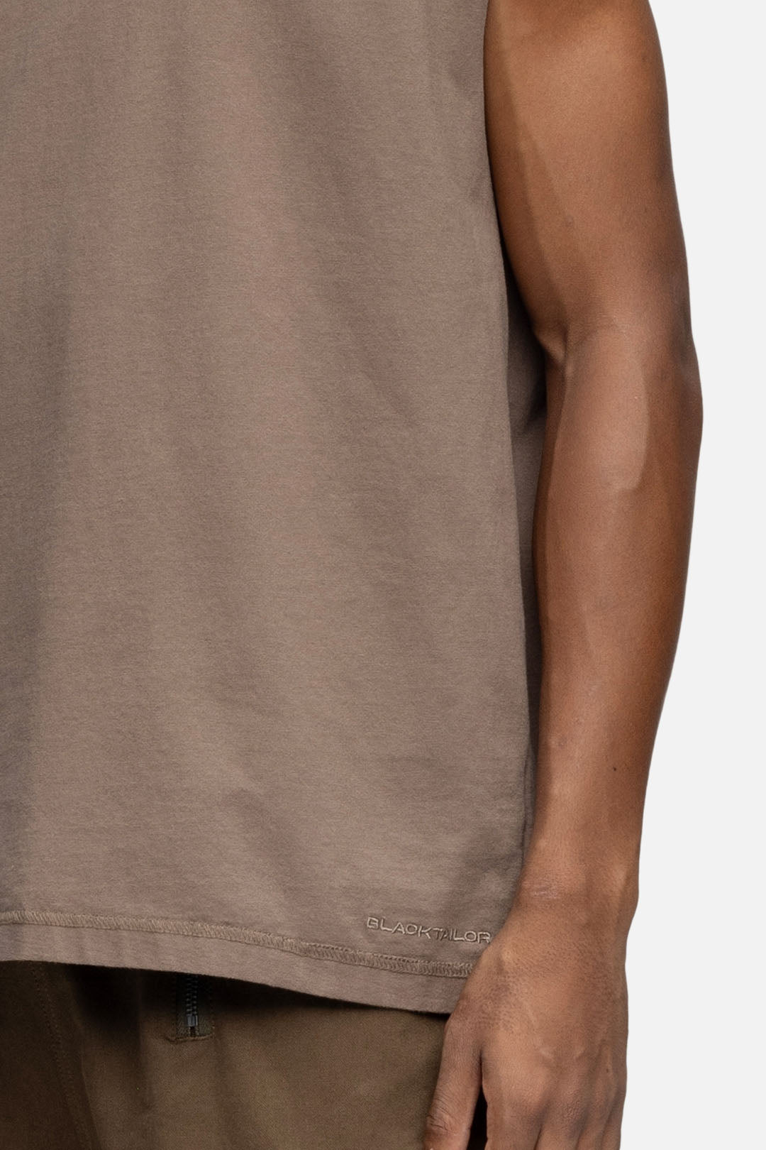 SLEEVELESS T-SHIRT MUD